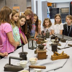 Dzieci poznały przedmioty codziennego użytku z XIX wieku i PRL-u