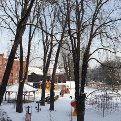 Zabawy na śniegu w Parku Joranowskim