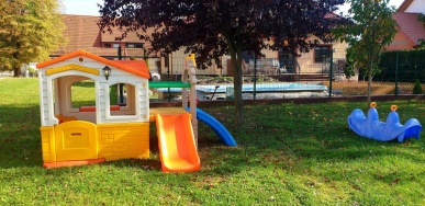 Nowe elementy placu zabaw przy Zespole Żłobków w Raciborzu