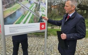 Prezydent Dariusz Polowy przedstawił koncepcję kładki pieszo-rowerowej nad Odrą (1)