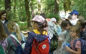 Dzieci ze Szkolnego Zespołu Antysmogowego z wizytą w Arboretum Bramy Morawskiej w Raciborzu (9)
