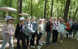 Dzieci ze Szkolnego Zespołu Antysmogowego z wizytą w Arboretum Bramy Morawskiej w Raciborzu (18)