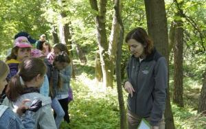 Dzieci ze Szkolnego Zespołu Antysmogowego z wizytą w Arboretum Bramy Morawskiej w Raciborzu (7)