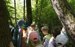 Dzieci ze Szkolnego Zespołu Antysmogowego z wizytą w Arboretum Bramy Morawskiej w Raciborzu (8)