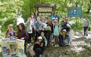 Dzieci ze Szkolnego Zespołu Antysmogowego z wizytą w Arboretum Bramy Morawskiej w Raciborzu (5)