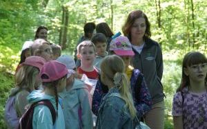 Dzieci ze Szkolnego Zespołu Antysmogowego z wizytą w Arboretum Bramy Morawskiej w Raciborzu (8)