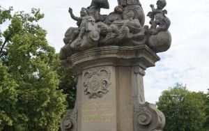 Rusza konserwacja figury św. Jana Nepomucena na Placu Długosza (2)