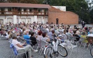 Kawałek powstańczej Warszawy w Raciborzu - koncert na zamku przeniósł nas w czasie (9)