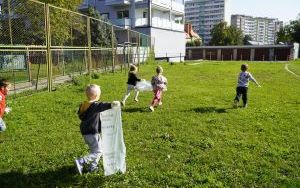 Na straży czystej Ziemi. Dzieci i młodzież uprzątnęły teren wokół swoich placówek (3)