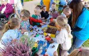 Edukacja o ekologii w formie warsztatów. Stoisko ekodoradcy gminnego na Święcie Dyni w Ogródku Jordanowskim (5)