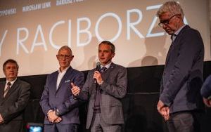 Prezydenci Raciborza stanęli razem na jednej scenie. Premiera filmu „Zarządcy Raciborza” już za nami (4)