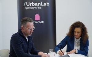 Podpisanie umowy na na podnajem lokalu użytkowego w Urban Lab (2)