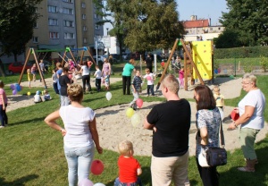 Plac zabaw dla dzieci (ul. Pomnikowa)