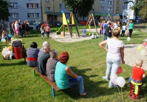 Plac zabaw dla dzieci (ul. Pomnikowa)