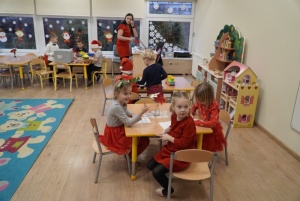 Prezydent razem z Św. Mikołajem przywitali przedszkolaków